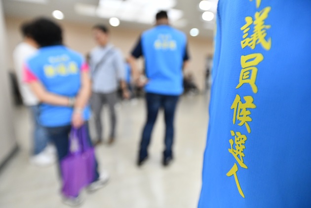 「寄附」文化，這樣綁架我們的議員