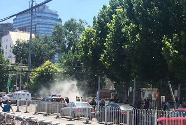美國駐中國使館驚傳爆炸　嫌疑男丟炸彈