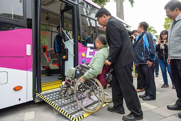 屏東縣政府-小黃-公車-貼心巴士